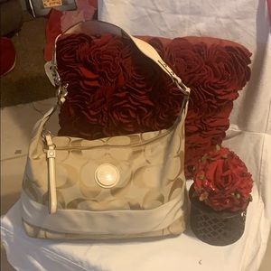 Coach cream handbag with front circle logo 😍😍